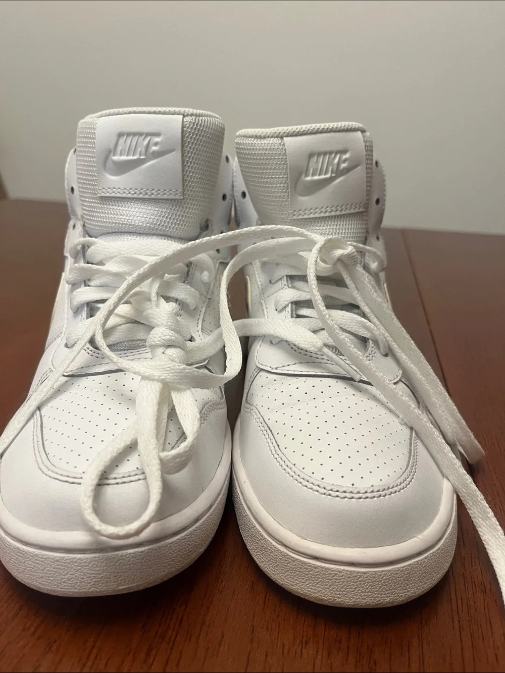 Nike Court Borough Mid Triple White Sz 8